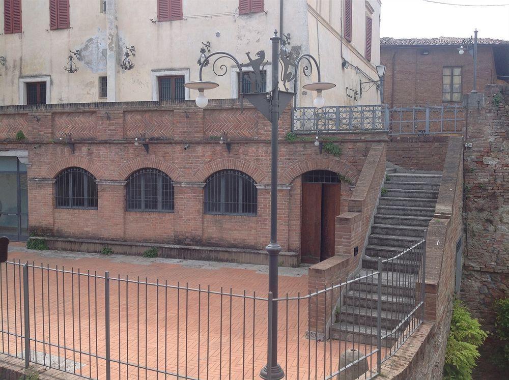 B&B Duccio Di Buoninsegna เซียนา ภายนอก รูปภาพ